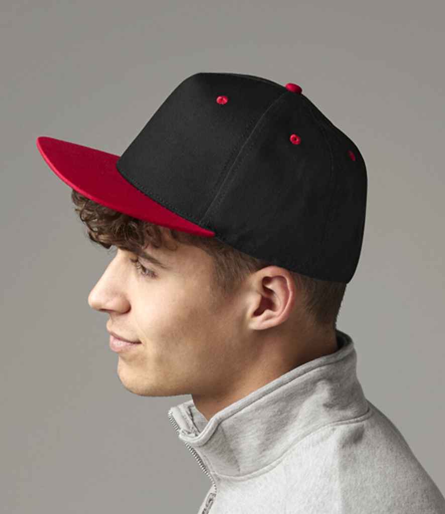 Beechfield 5 Panel Contrast Snapback - Black/Classic Red (BB610C)