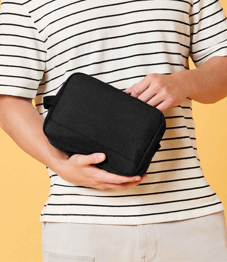 BagBase Recycled Essentials Wash Bag - Black (BG277)