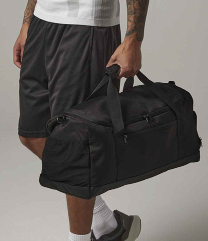 BagBase Medium Training Holdall - Black (BG561)